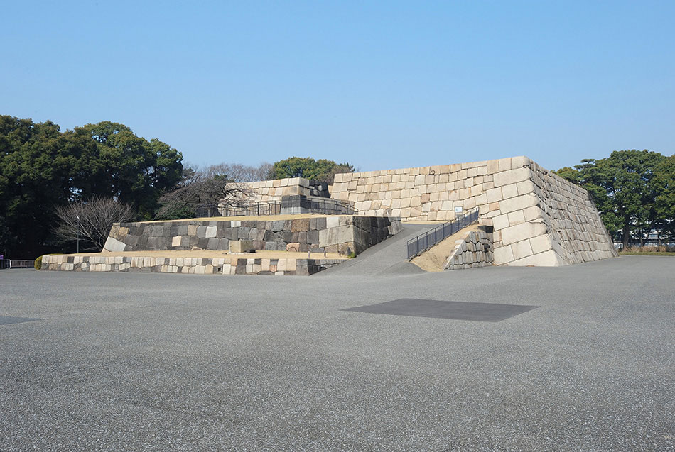 Tokyo Imperial Palace:foundation of a castle tower