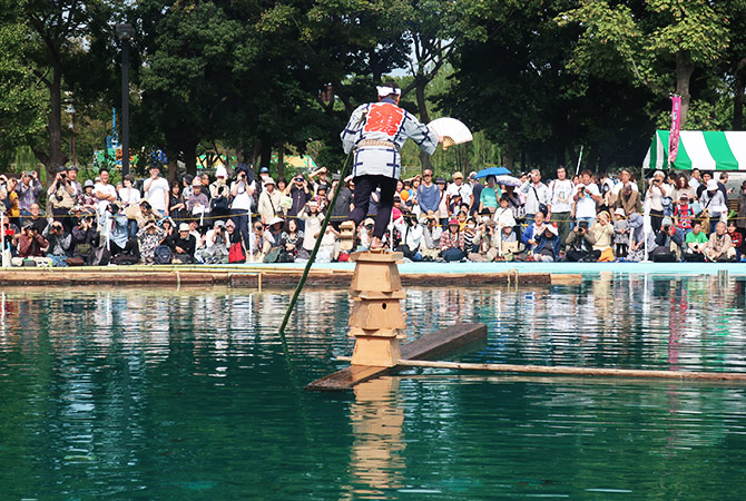Spectacle d’équilibre sur rondins (Kiba No Kakunori)