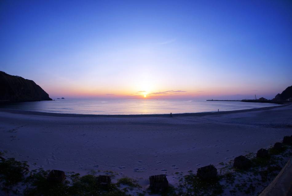 Vue du coucher de soleil depuis la plage de Nagahama