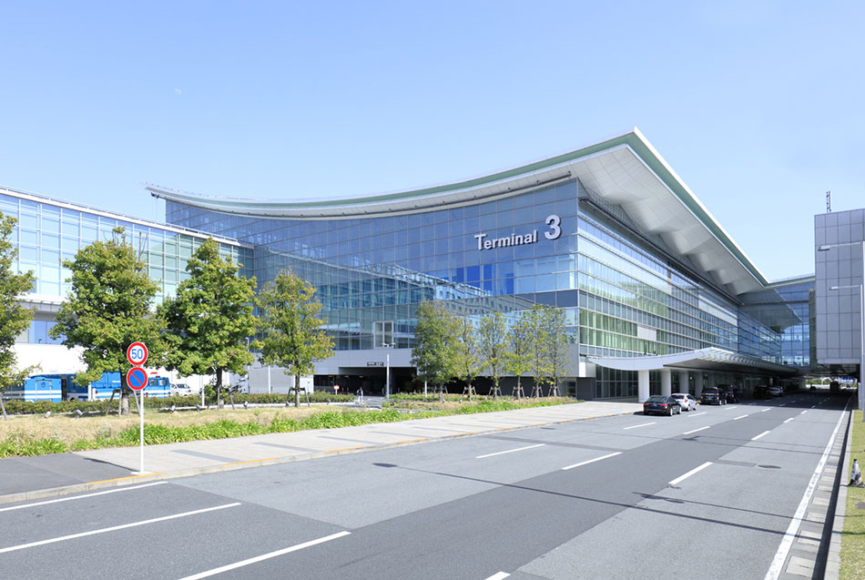 Gebäude von Terminal 3 am Flughafen Haneda
