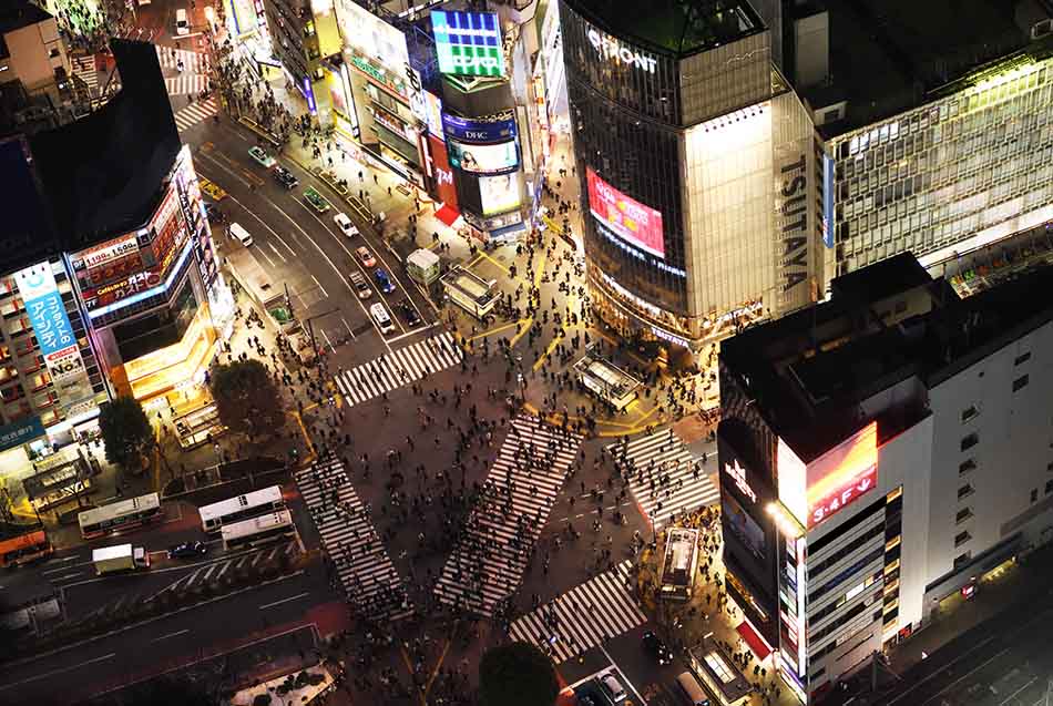 Scramble Crossing aus der Vogelperspektive von SHIBUYA SKY aus gesehen