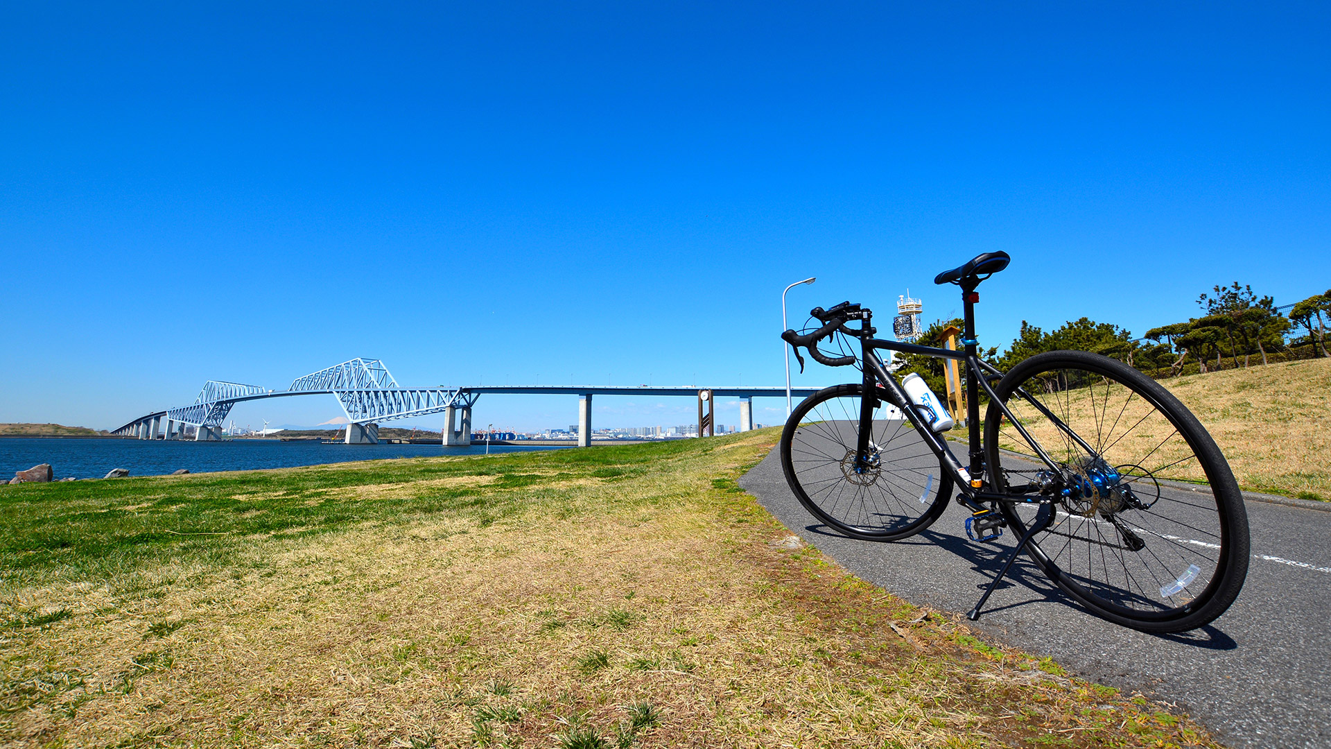 Get on a bicycle and tour Tokyo's waterfronts | GO TOKYO
