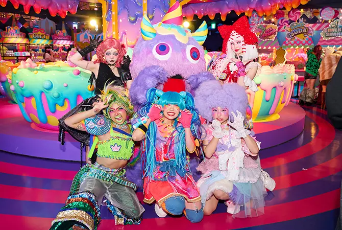 原宿・竹下通りに誕生したポップで大胆な没入型体験施設― KAWAII