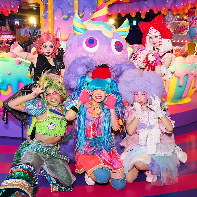 原宿・竹下通りに誕生したポップで大胆な没入型体験施設― KAWAII