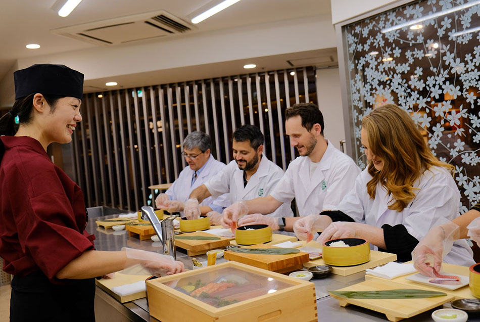 Experience of making a nigiri sushi
