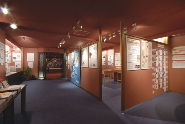 Womens Active Museum On War And Peace The Official Tokyo - 