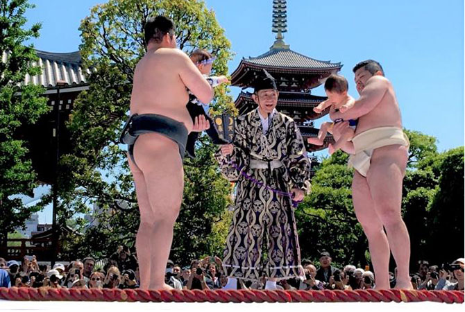 Crying Baby Sumo (Nakizumo) Festival in Memory of Ichikawa Danjuro IX