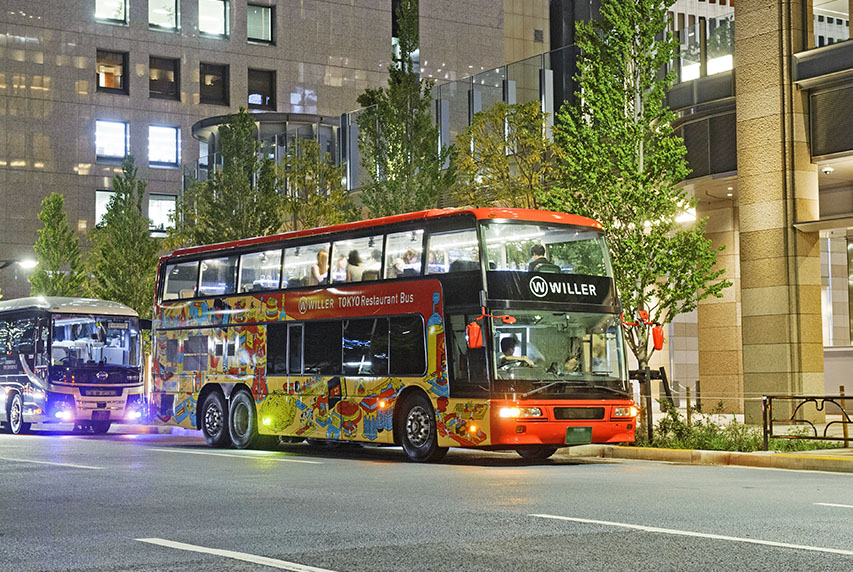 tour bus in tokyo