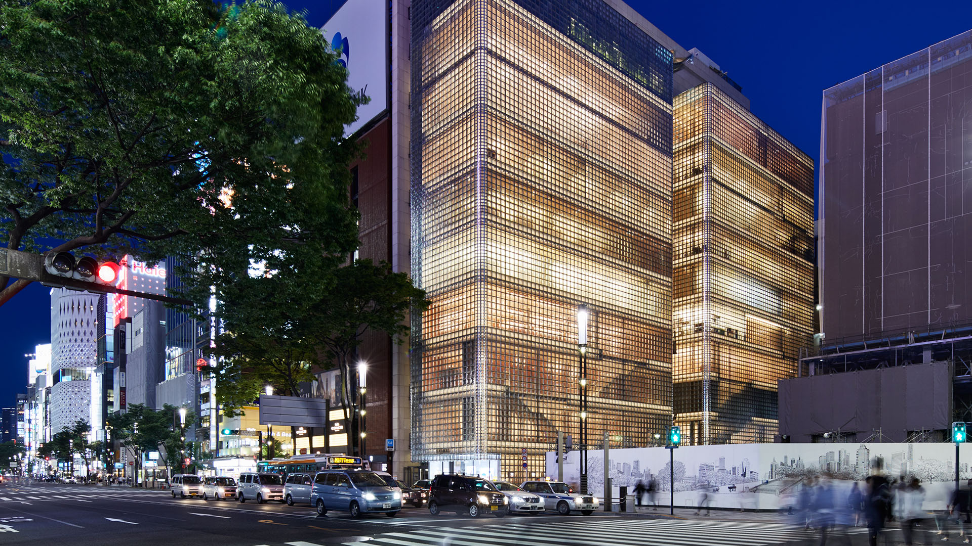 Louis Vuitton Store in Ginza district, Tokyo, Japan Stock Photo