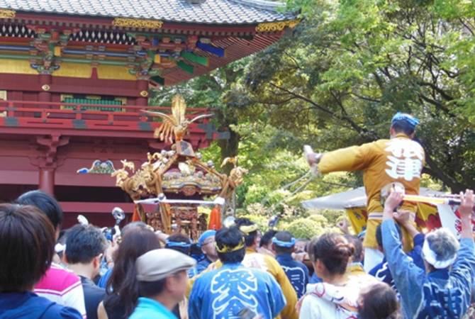 Nezu-jinja Shrine Annual Grand Festival mikoshi (portable shrine)