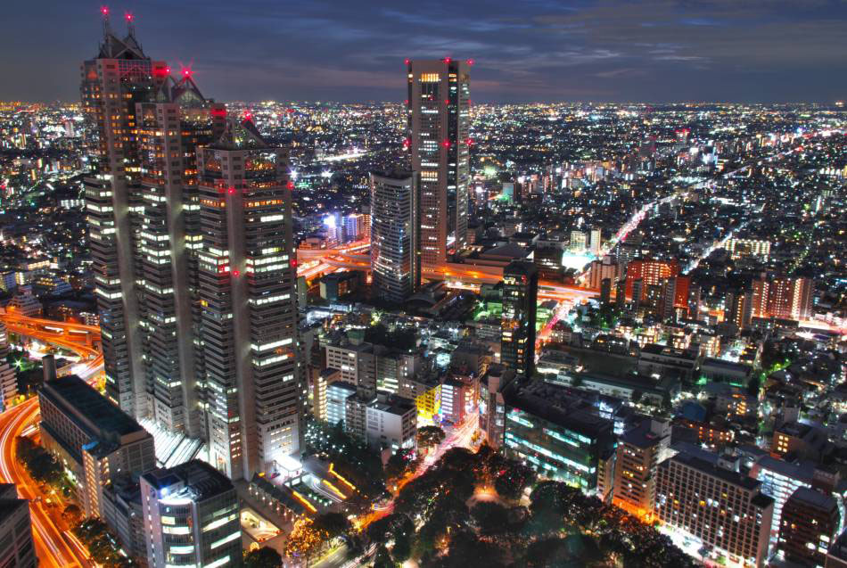 Tokyo di notte vista dal Palazzo del governo metropolitano