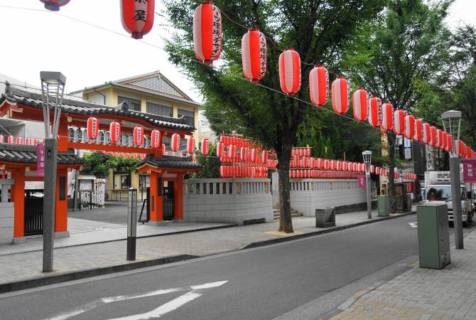 The entrance to Bishamonten Zenkokuji Temple