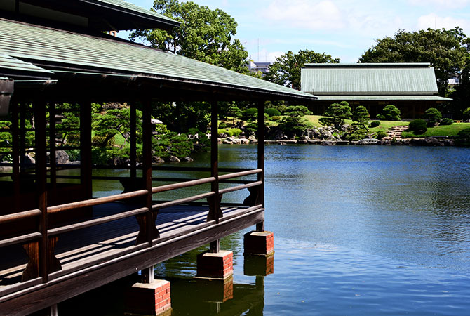 A lake in Kiyosumi Gardens