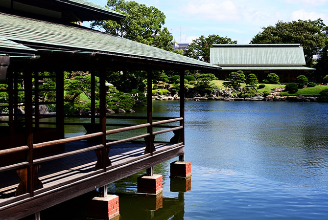 清澄庭園の池