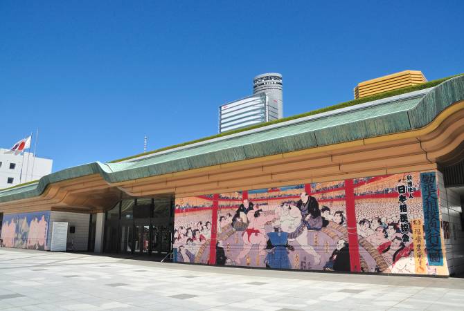 Die Kampfarena Ryogoku Kokugikan (Außenansicht)