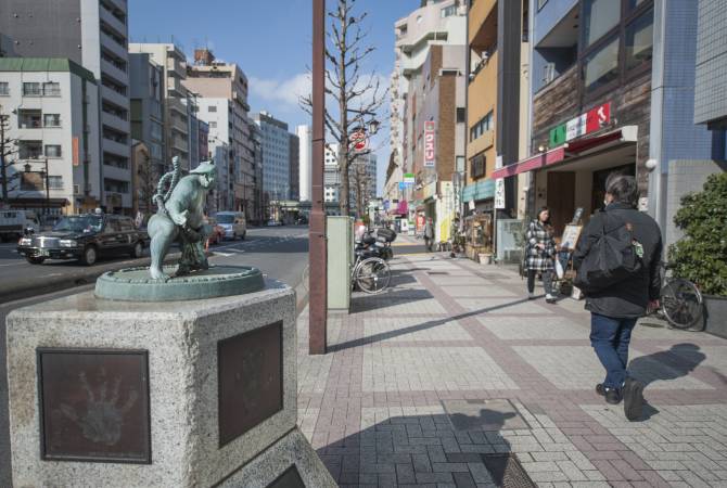 Statua di un lottatore di sumo