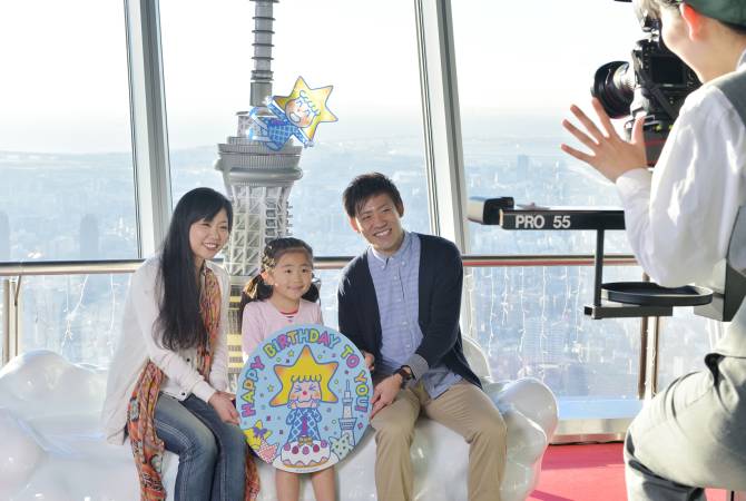 Taking a commemorative photo in TOKYO SKYTREE