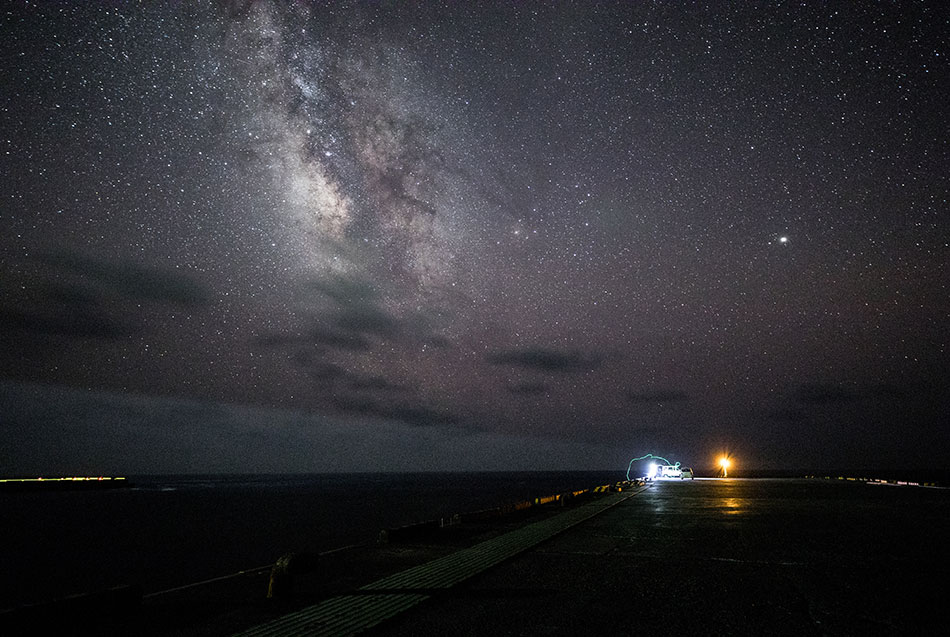 Der Sternenhimmel über der Insel Aogashima