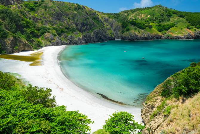 บริเวณหาดของชายฝั่งโคมินาโตะ