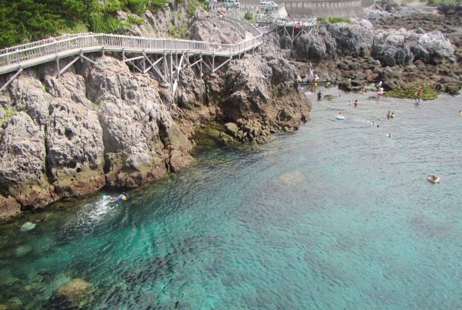 Snorkeling spot seen from the Akasaki Promenade