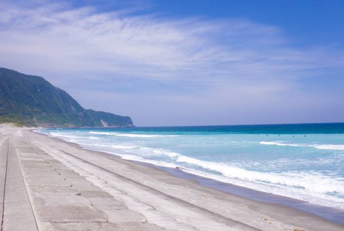 The water's edge at Habushiura Beach