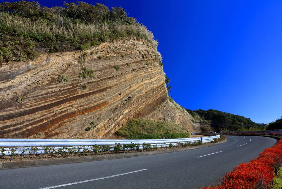 Strati rocciosi in vista a Semba