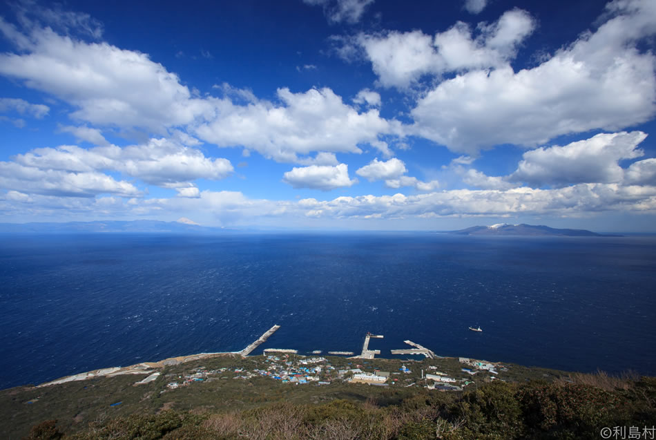 利島から見た海