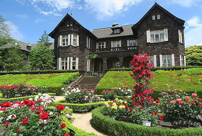  El jardín de rosas en los Jardines Kyu-Furukawa