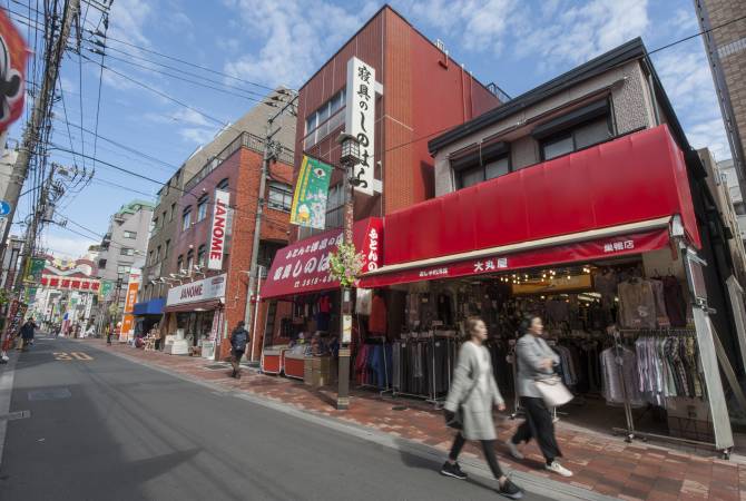 Daimaruya, tienda de ropa, y  Shinohara, tienda de ropa de cama