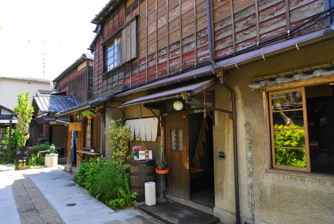 A street in Ueno Sakuragi Atari