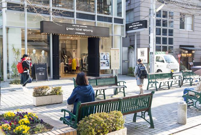 green label relaxing, a clothing store