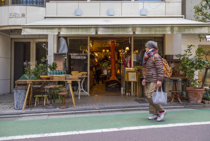 Eine Straße in Nakameguro (Kurzwarengeschäft)