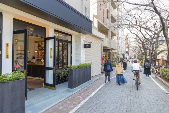 Una calle en Nakameguro (tienda de artículos variados)