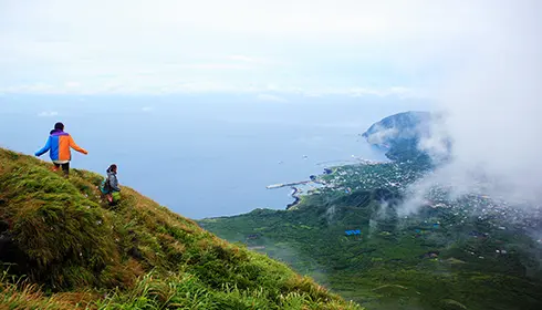 Blick aufs Meer vom Berg Hachijo-Fuji