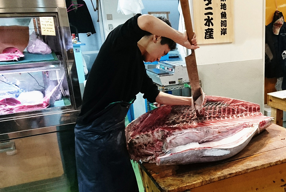 professional filleting tuna